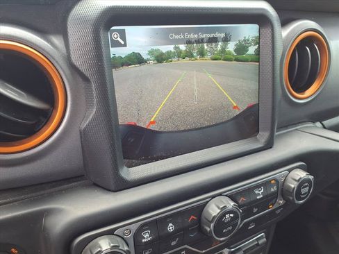Used 2022 Jeep Gladiator Mojave w/ Cold Weather Group AWD/4WD image 37
