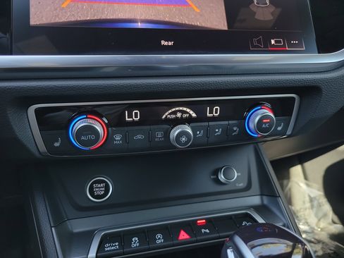 Certified 2025 Audi Q3 2.0T Premium w/ Convenience Package AWD/4WD image 27