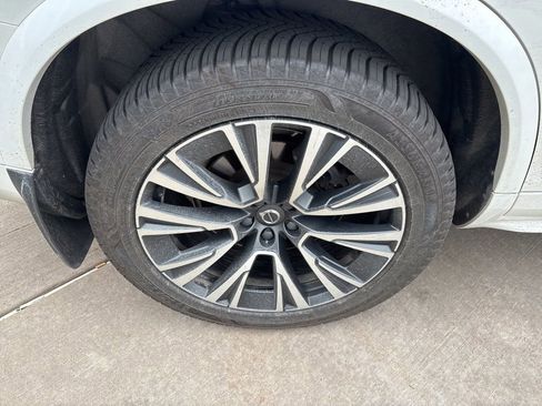 Used 2020 Volvo XC90 T5 Momentum w/ Protection Package Premier AWD/4WD image 13