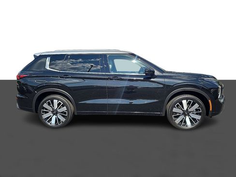 New 2025 Mitsubishi Outlander AWD image 3