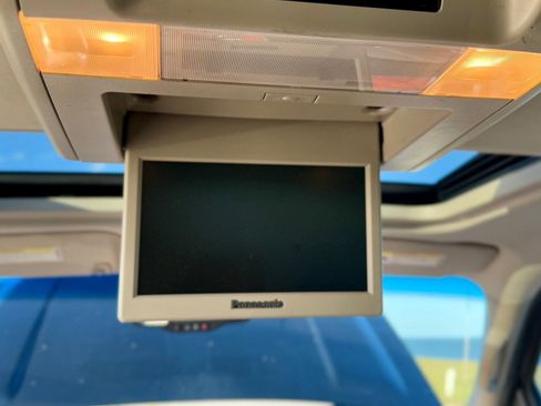 Used 2013 Chevrolet Avalanche LTZ image 17