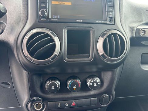 Used 2018 Jeep Wrangler Unlimited Sport AWD/4WD image 26