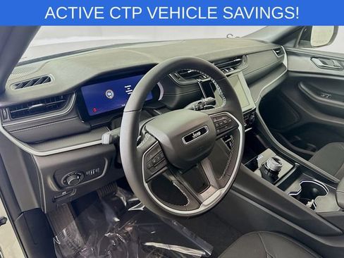 New 2025 Jeep Grand Cherokee L Laredo image 9