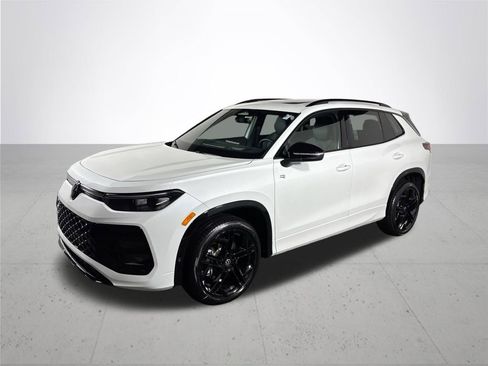 New 2026 Volkswagen Tiguan SE R-Line image 2