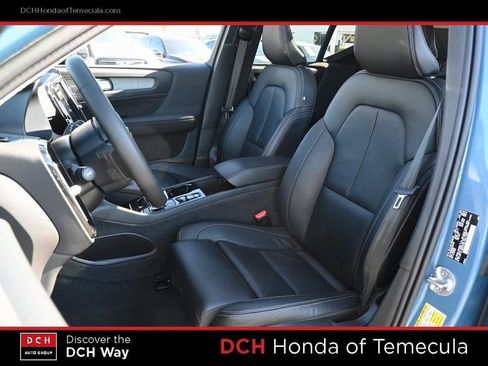 Used 2023 Volvo XC40 B4 Ultimate image 18