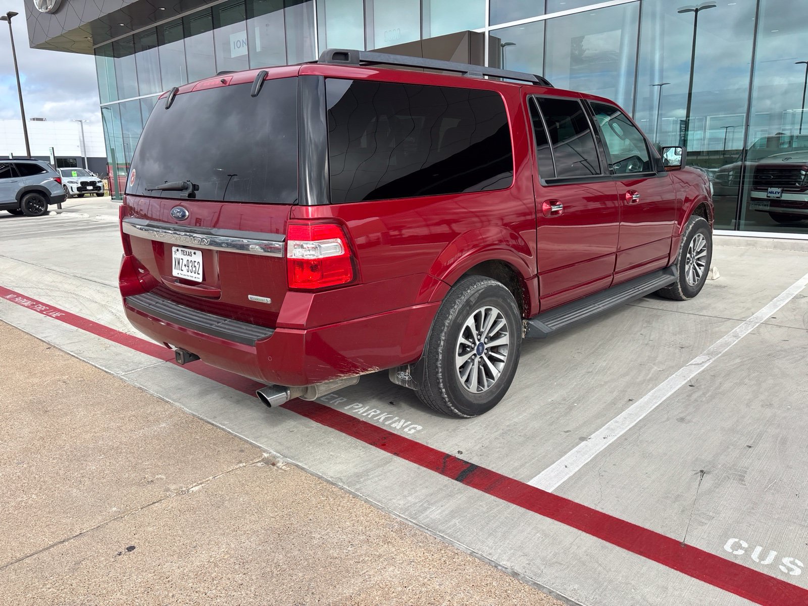 Used 2016 Ford Expedition EL XLT w/ Equipment Group 202A AWD/4WD image 5