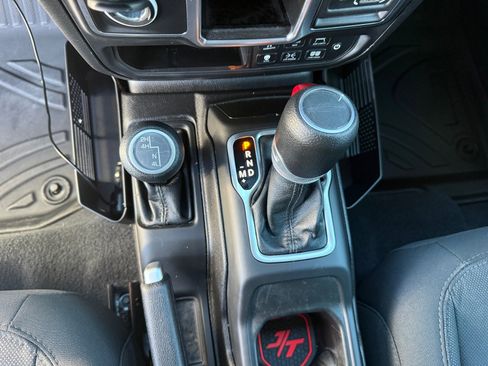 Used 2023 Jeep Gladiator Sport image 22