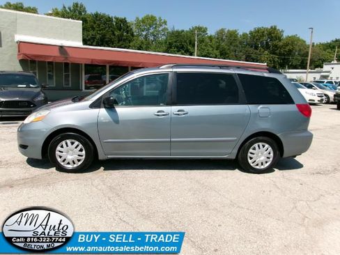 Used 2009 Toyota Sienna LE FWD image 2