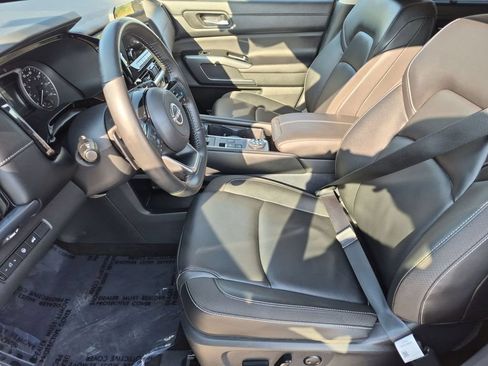 Used 2025 Nissan Pathfinder SL AWD/4WD image 15