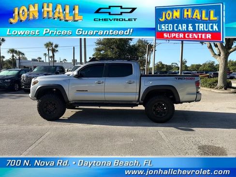 Used 2023 Toyota Tacoma TRD Off-Road w/ TRD Premium Off Road Package AWD/4WD image 4