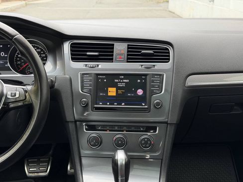 Used 2017 Volkswagen Golf Alltrack SE AWD/4WD image 23