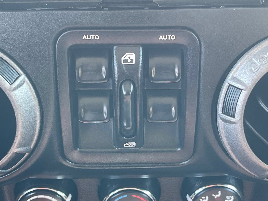Used 2018 Jeep Wrangler Unlimited Sport S AWD/4WD image 22