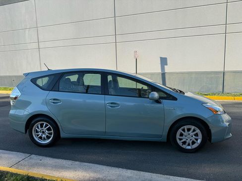 Used 2014 Toyota Prius V Three FWD image 11