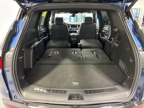Used 2023 Buick Enclave Essence AWD/4WD image 45