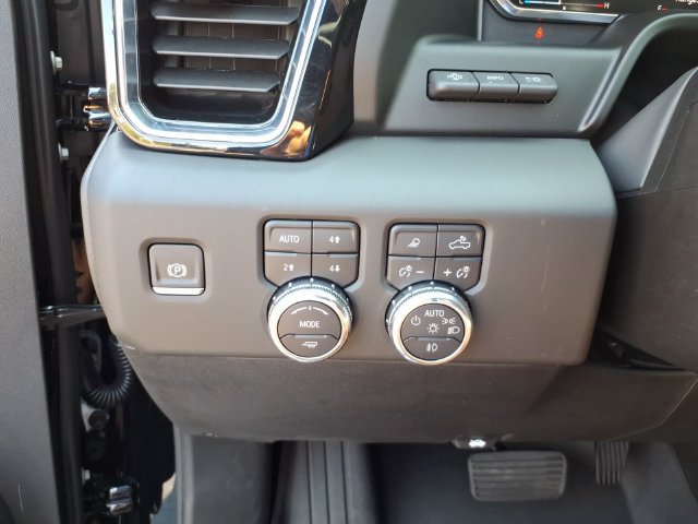 Used 2025 GMC Sierra 1500 Denali Ultimate AWD/4WD image 8