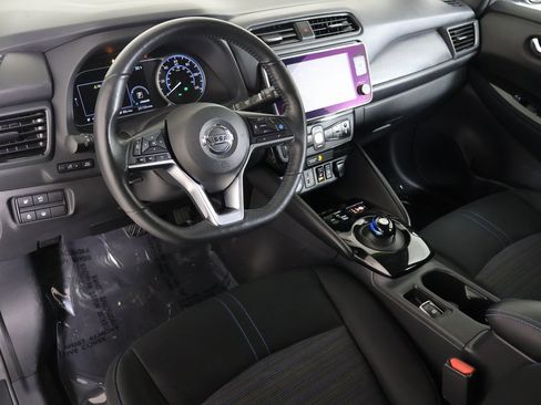 Used 2021 Nissan Leaf SV w/ SV Technology Package image 2