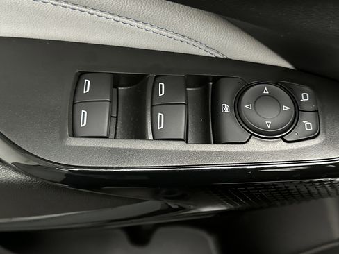 Used 2025 Chevrolet Trax LT w/ LT Convenience Package image 17