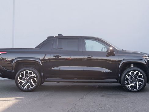 New 2024 Chevrolet Silverado EV RST image 31