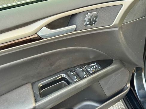 Used 2014 Ford Fusion SE w/ Equipment Group 202A image 11