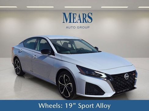 Used 2024 Nissan Altima 2.5 SR image 8