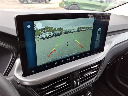 Used 2025 Ford Escape SE image 15