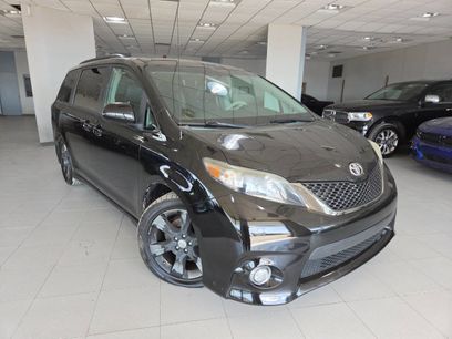 Used 2011 Toyota Sienna SE w/ Preferred Pkg