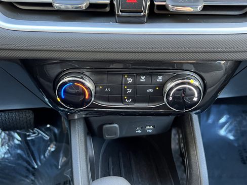 Used 2025 Chevrolet TrailBlazer LT image 28