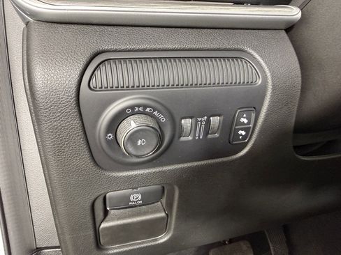 Used 2023 Jeep Wagoneer Series II w/ HD Trailer Tow Package image 25