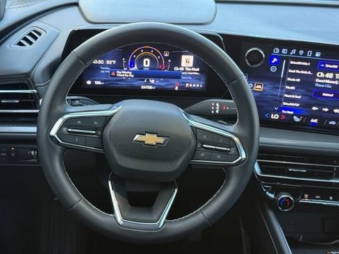 Certified 2024 Chevrolet Traverse LT FWD image 20