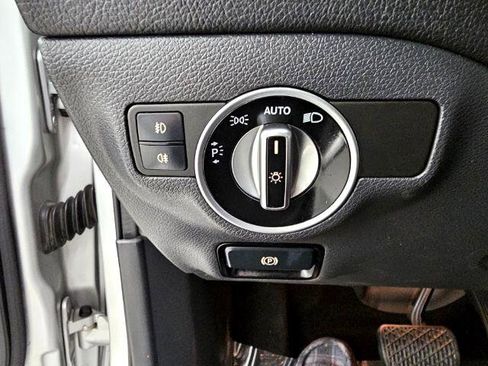 Used 2018 Mercedes-Benz GLA 250 4MATIC w/ Premium Package image 14