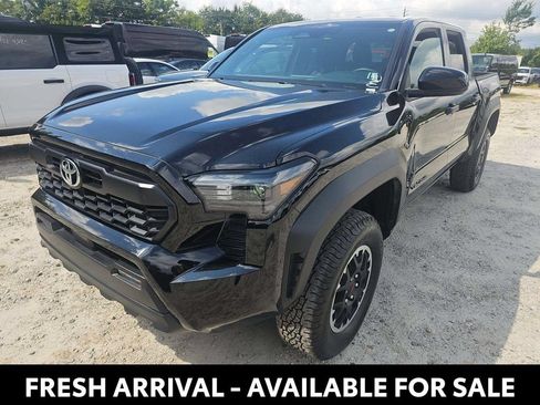 Used 2025 Toyota Tacoma TRD Off-Road AWD/4WD image 2