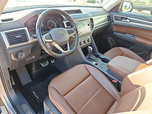 Used 2021 Volkswagen Atlas SE w/ Panoramic Sunroof Package image 12