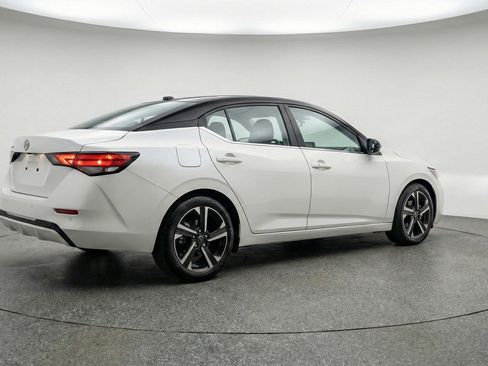Used 2025 Nissan Sentra SV FWD image 9
