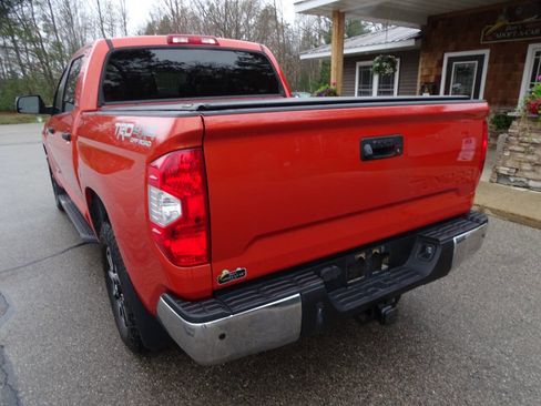 Used 2017 Toyota Tundra 4x4 CrewMax w/ SR5 & TRD Pkgs image 9