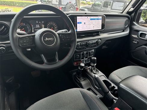 Used 2024 Jeep Gladiator Rubicon w/ Technology Group image 22