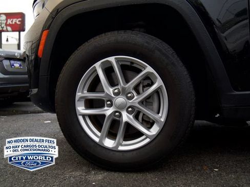 Used 2024 Jeep Grand Cherokee L Laredo RWD image 7