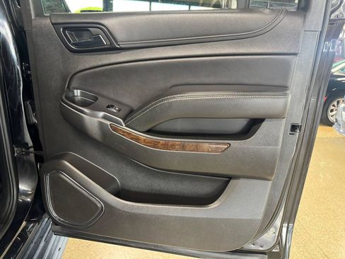 Used 2019 Chevrolet Suburban LT RWD image 12