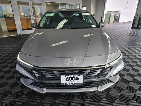 New 2026 Hyundai Elantra Limited FWD image 9