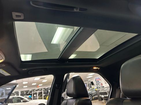 Used 2018 Chrysler 300 S w/ 300S Premium Group image 13