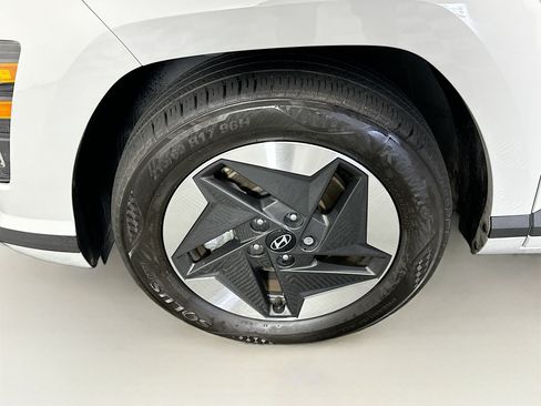 Used 2024 Hyundai Kona SE FWD image 11
