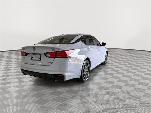 Certified 2024 Nissan Altima 2.0 SR image 11