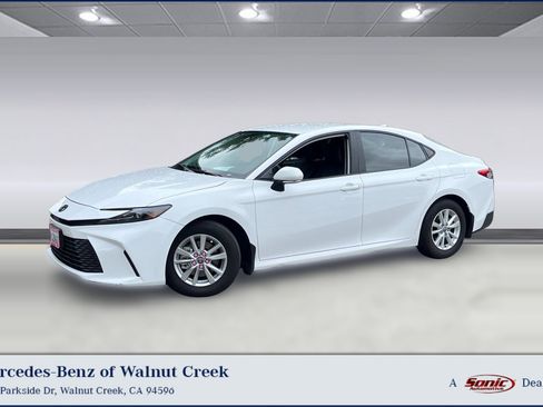 Used 2025 Toyota Camry LE w/ Convenience Package FWD image 1