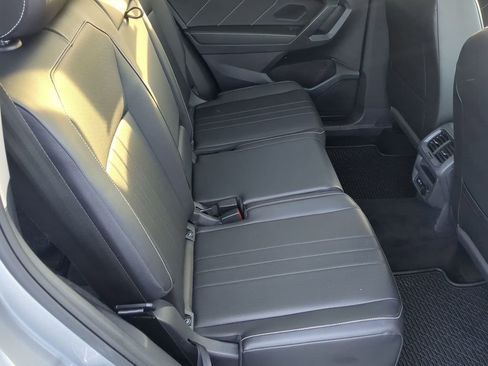 Used 2022 Volkswagen Tiguan SE image 16