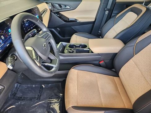 Used 2025 Chevrolet Equinox ACTIV AWD/4WD image 3