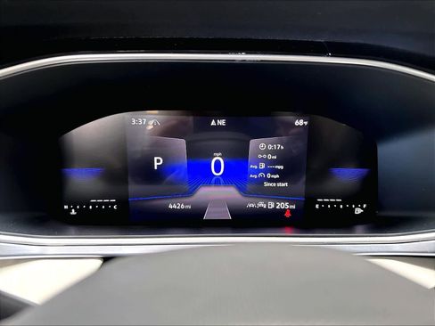 Used 2025 Volkswagen Taos SE w/ Panoramic Sunroof Package AWD/4WD image 16