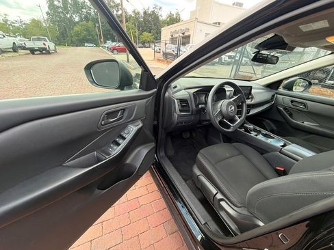 Used 2024 Nissan Rogue S FWD image 9