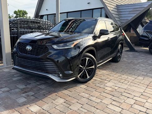 Used 2021 Toyota Highlander XSE FWD image 5