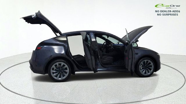 Used 2026 Tesla Model Y AWD image 19