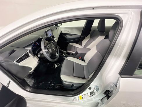 Used 2026 Toyota Corolla LE FWD image 15
