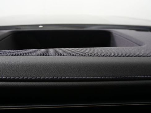 Used 2025 BMW 760i xDrive w/ Executive Package image 25